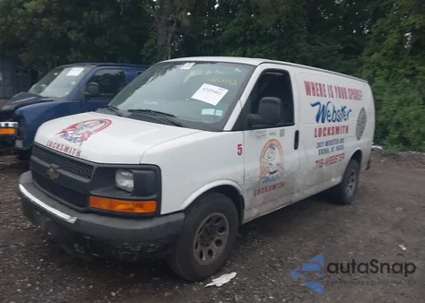 2013 Chevrolet Express 1500 Work Van z USA, uszkodzony, nr VIN 1GCSGAFX2D1102477
